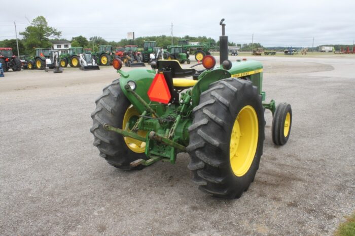JD 1830 2wd tractor, 16.9x30, very nice one owner tractor - Image 6