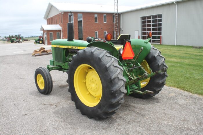 JD 1830 2wd tractor, 16.9x30, very nice one owner tractor - Image 8