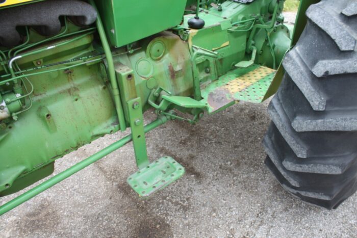 JD 1830 2wd tractor, 16.9x30, very nice one owner tractor - Image 16