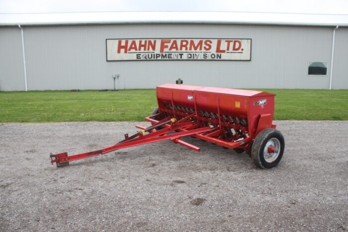 MF 33 17 run seed drill, grass box, double disc openers, clean