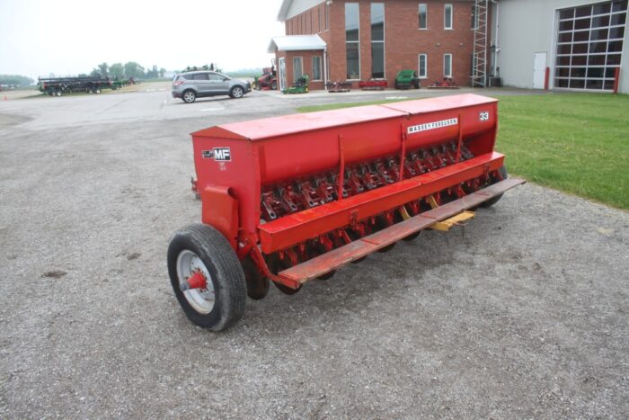 MF 33 17 run seed drill, grass box, double disc openers, clean - Image 6