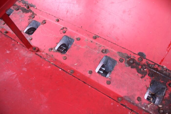 MF 33 17 run seed drill, grass box, double disc openers, clean - Image 10