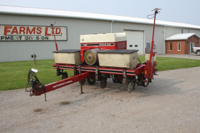 Case/Int 800 4 row corn planter, dry fert - Image 2