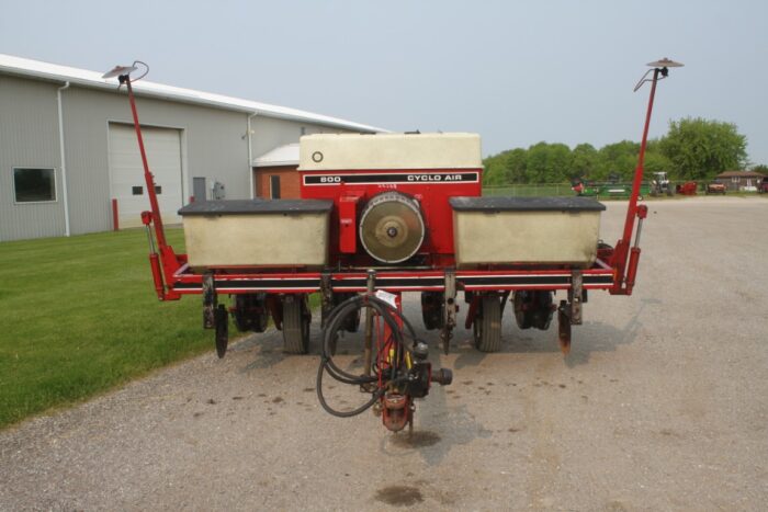 Case/Int 800 4 row corn planter, dry fert - Image 3
