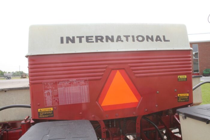 Case/Int 800 4 row corn planter, dry fert - Image 11