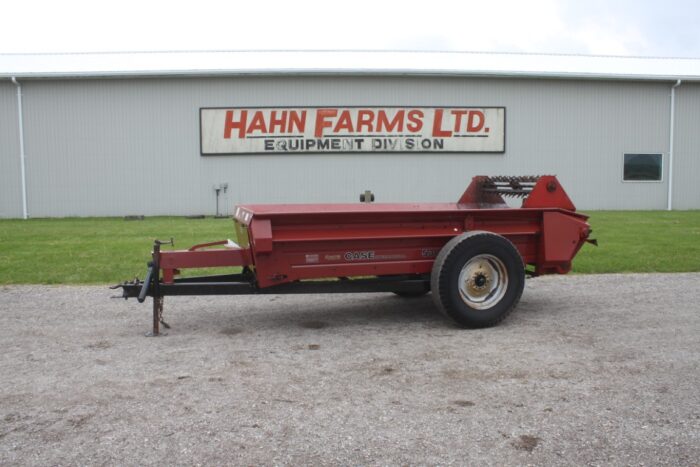 Case/Int 530 single axle manure spreader, top beater