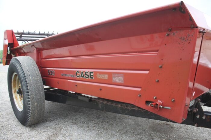 Case/Int 530 single axle manure spreader, top beater - Image 10