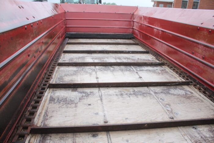 Case/Int 530 single axle manure spreader, top beater - Image 15