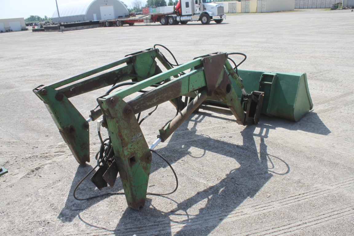 JD 240 loader - Image 3