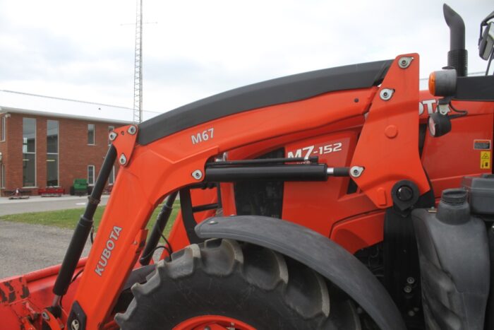 Kubota M7-152D-PS 4wd tractor, delux cab, air, powershift 40K, M67 loader - Image 11