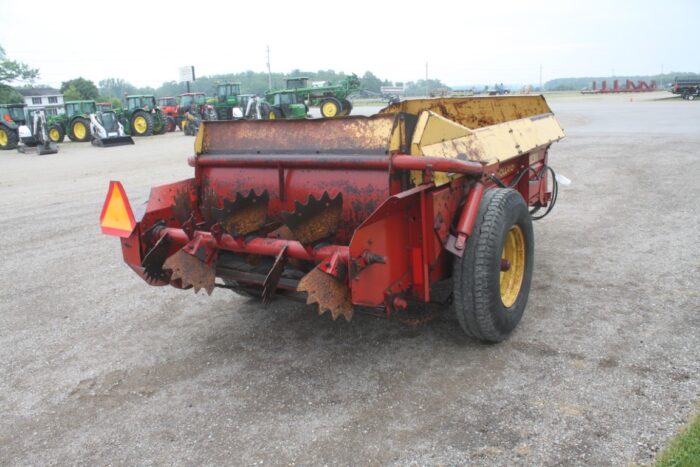 New Holland 514 single beater manure spreader, end gate - Image 6
