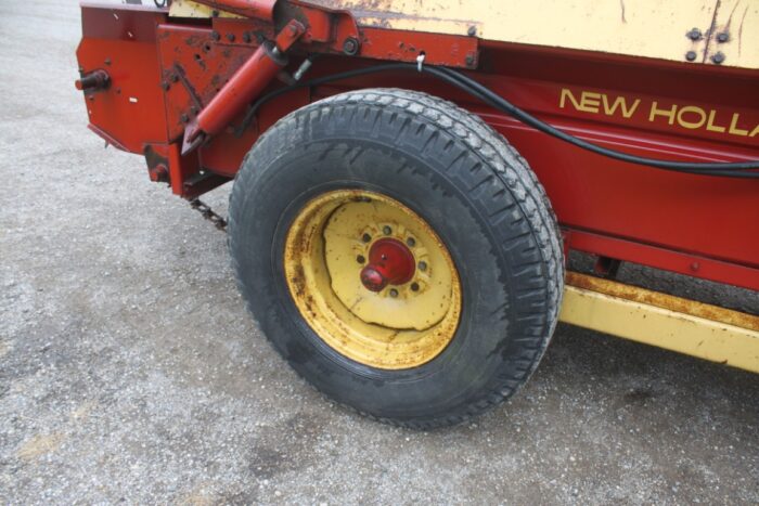 New Holland 514 single beater manure spreader, end gate - Image 12