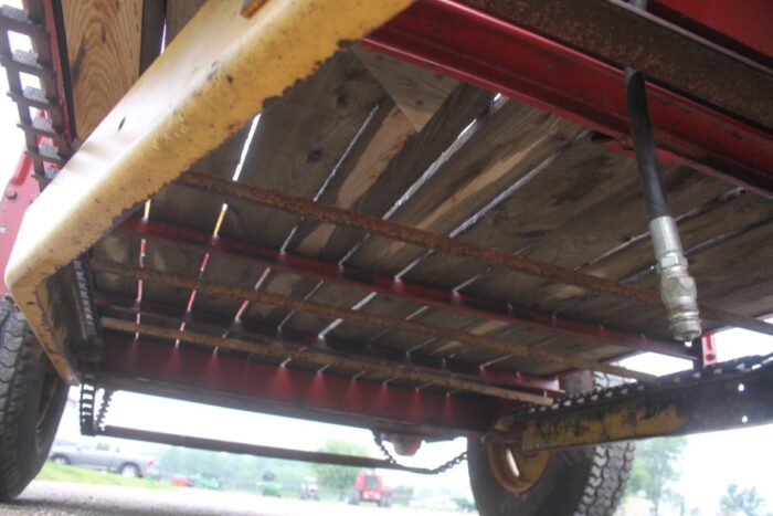 New Holland 514 single beater manure spreader, end gate - Image 17