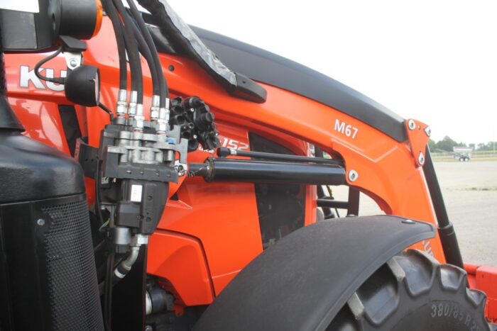 Kubota M7-152D-PS 4wd tractor, cab, air, powershift, M67 loader - Image 11