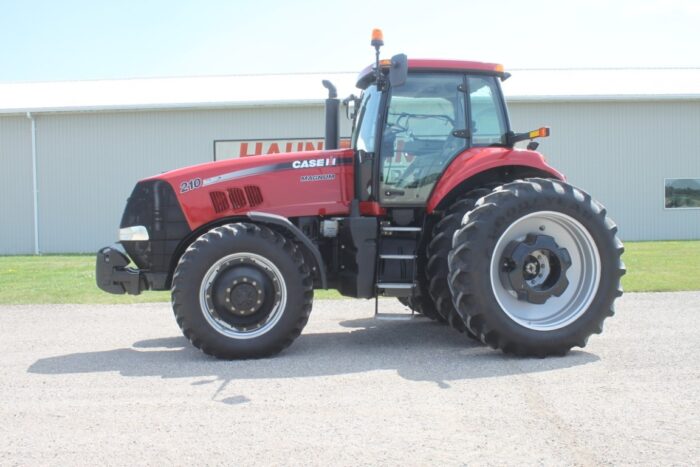 Case/Int 210 Magnum 4wd tractor, powershift, 480/80R46 axle duals, 4 remotes, 2698 hours, very clean