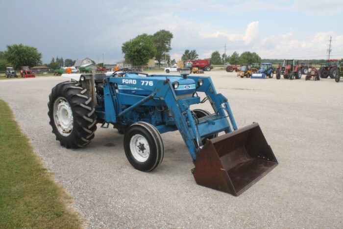 Ford 4610 2wd tractor rops, 776 loader, 16.9x30, 2 remotes, 2679 hours - Image 4