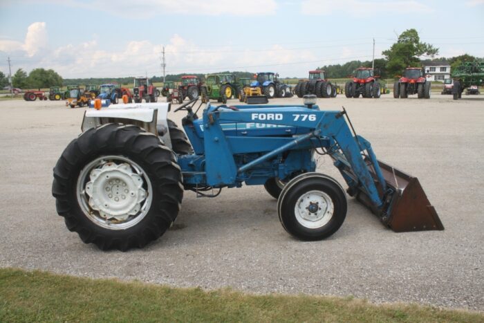 Ford 4610 2wd tractor rops, 776 loader, 16.9x30, 2 remotes, 2679 hours - Image 5