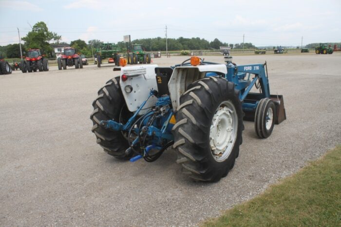 Ford 4610 2wd tractor rops, 776 loader, 16.9x30, 2 remotes, 2679 hours - Image 6