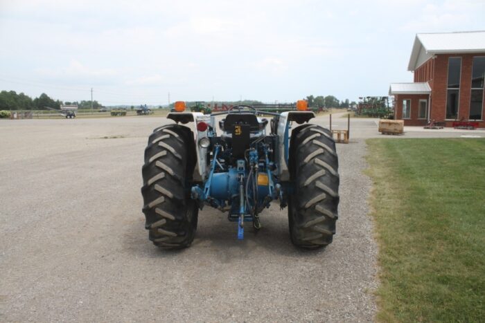 Ford 4610 2wd tractor rops, 776 loader, 16.9x30, 2 remotes, 2679 hours - Image 7