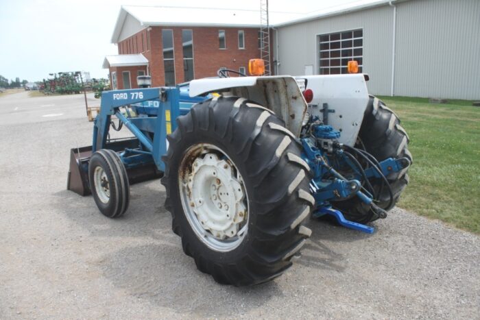Ford 4610 2wd tractor rops, 776 loader, 16.9x30, 2 remotes, 2679 hours - Image 8
