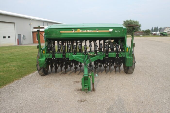Great Plains 1005NF 10' no-till drill, markers, grass box, dry fert - Image 3