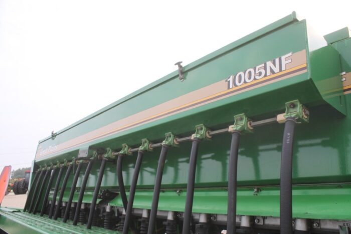 Great Plains 1005NF 10' no-till drill, markers, grass box, dry fert - Image 11