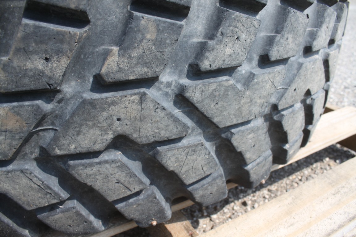 Nokian set of 2 340/80R24 TRI 2 tires - Image 5