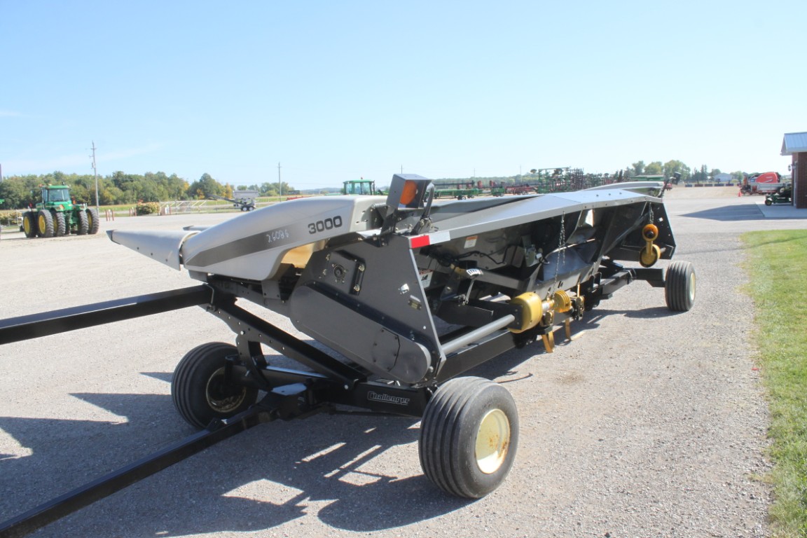 Gleaner 3000 8 row corn head, signle point hook-up, electric deck plates - Image 6