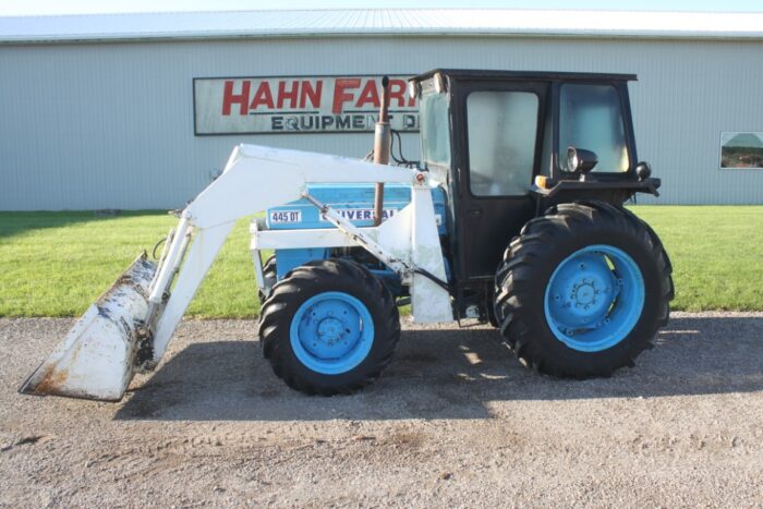 Universal 445 4wd tractor, cab, loader