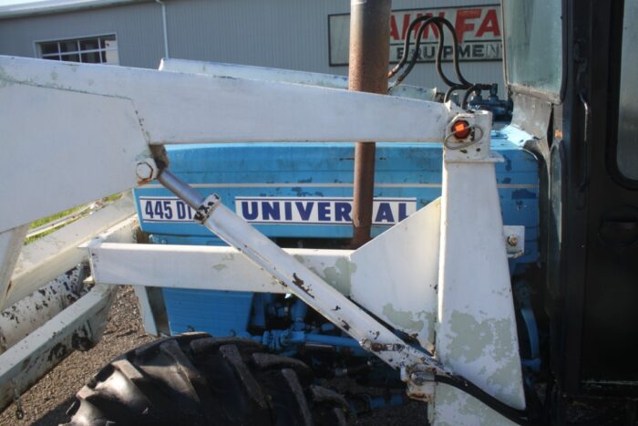 Universal 445 4wd tractor, cab, loader - Image 11