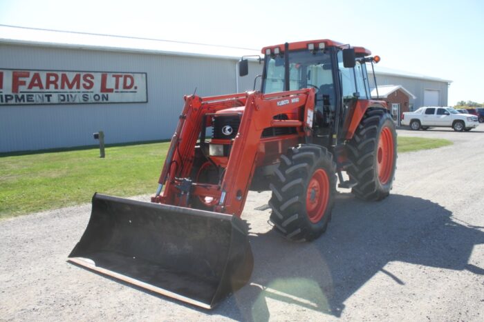 Kubota M120DTC 4wd, cab, air, M960 SL loader, 3690 hours - Image 2