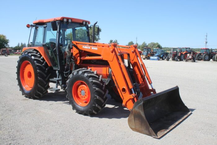 Kubota M120DTC 4wd, cab, air, M960 SL loader, 3690 hours - Image 4