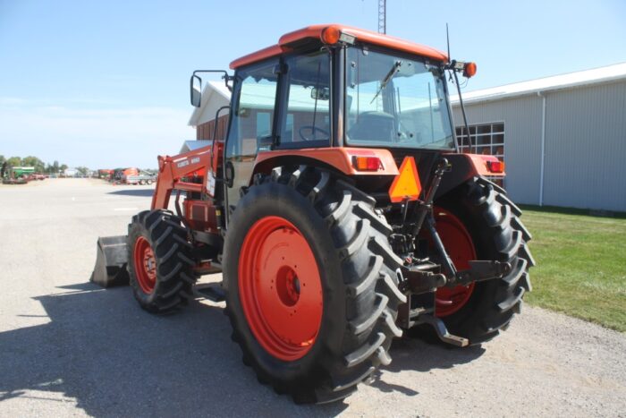 Kubota M120DTC 4wd, cab, air, M960 SL loader, 3690 hours - Image 8