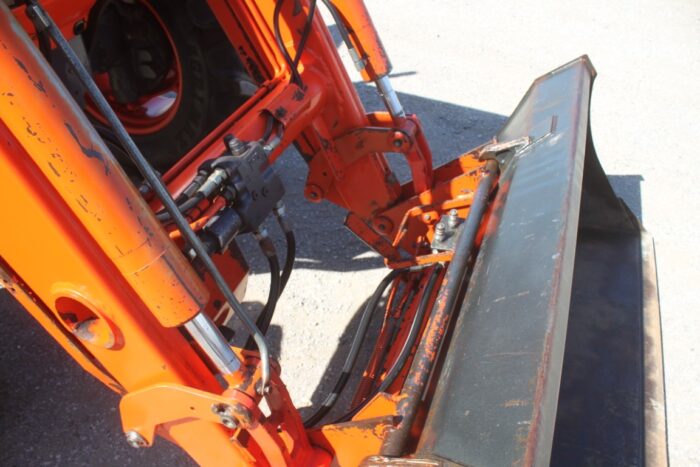 Kubota M120DTC 4wd, cab, air, M960 SL loader, 3690 hours - Image 13