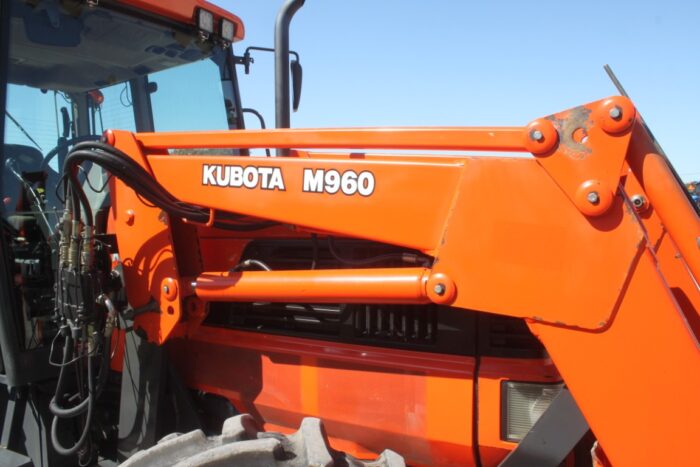 Kubota M120DTC 4wd, cab, air, M960 SL loader, 3690 hours - Image 14