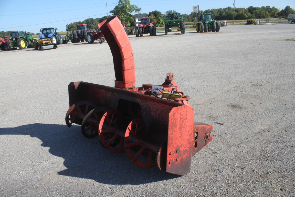 Hagedorn 7' single auger snow blower, hydraulic turn, made in Canada - Image 3
