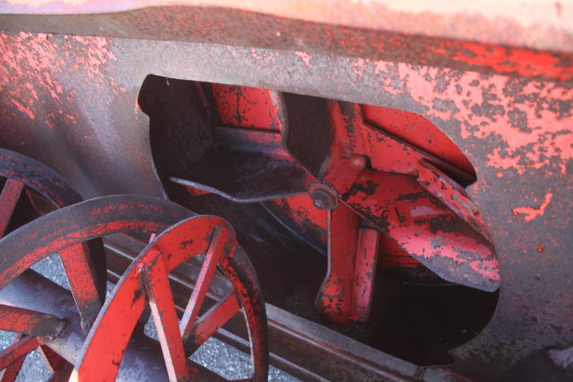 Hagedorn 7' single auger snow blower, hydraulic turn, made in Canada - Image 6