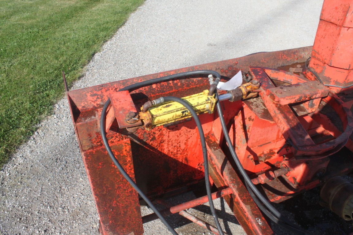 Hagedorn 7' single auger snow blower, hydraulic turn, made in Canada - Image 7