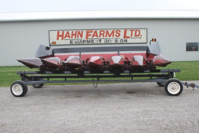 Case/Int 1063 6 row corn head, knife rolls, tracker drive shaft, recent rebuild