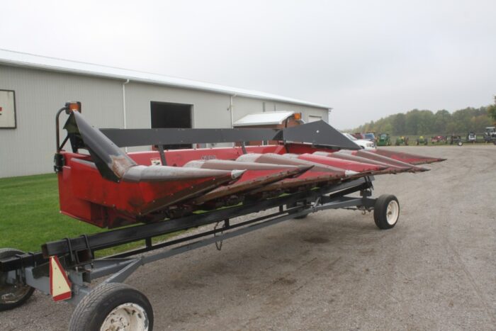Case/Int 1063 6 row corn head, knife rolls, tracker drive shaft, recent rebuild - Image 2