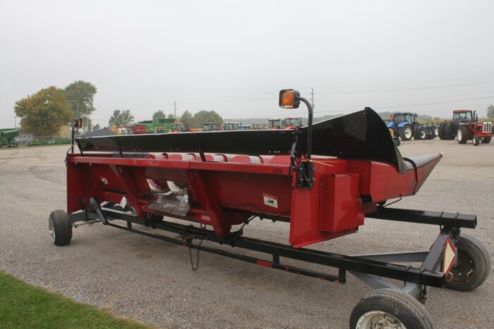 Case/Int 1063 6 row corn head, knife rolls, tracker drive shaft, recent rebuild - Image 4