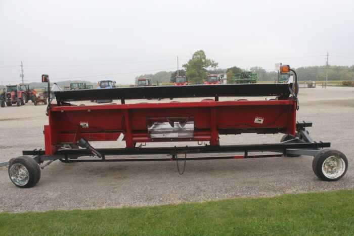 Case/Int 1063 6 row corn head, knife rolls, tracker drive shaft, recent rebuild - Image 5