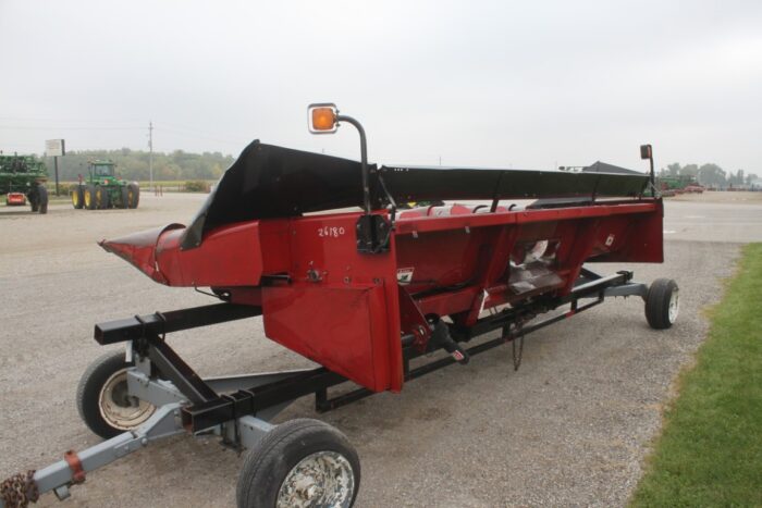 Case/Int 1063 6 row corn head, knife rolls, tracker drive shaft, recent rebuild - Image 6