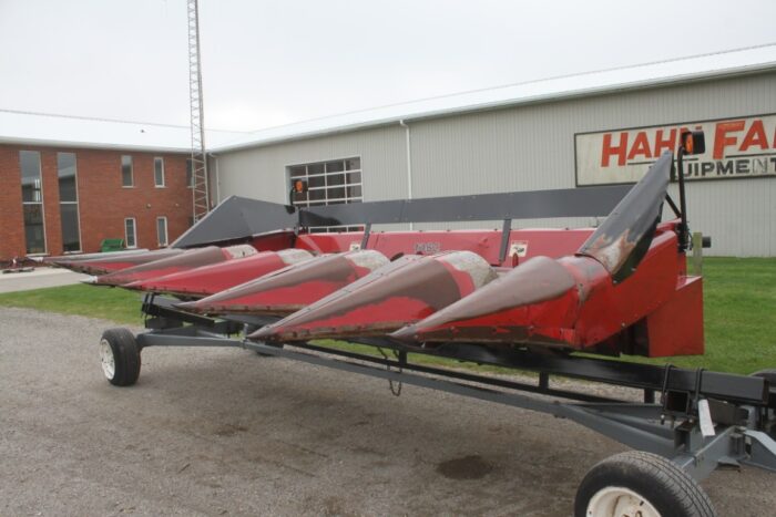 Case/Int 1063 6 row corn head, knife rolls, tracker drive shaft, recent rebuild - Image 8