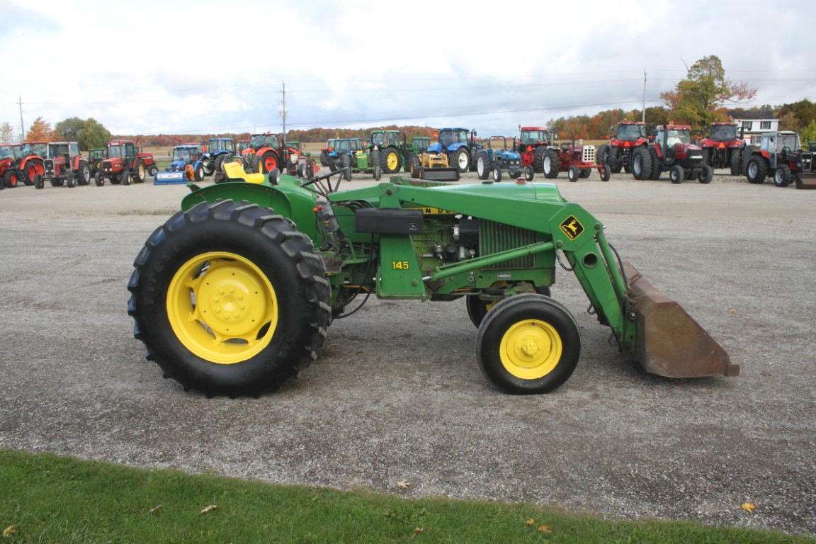 JD 2130 2wd tractor, 145 loader, 18.4x30 - Image 4