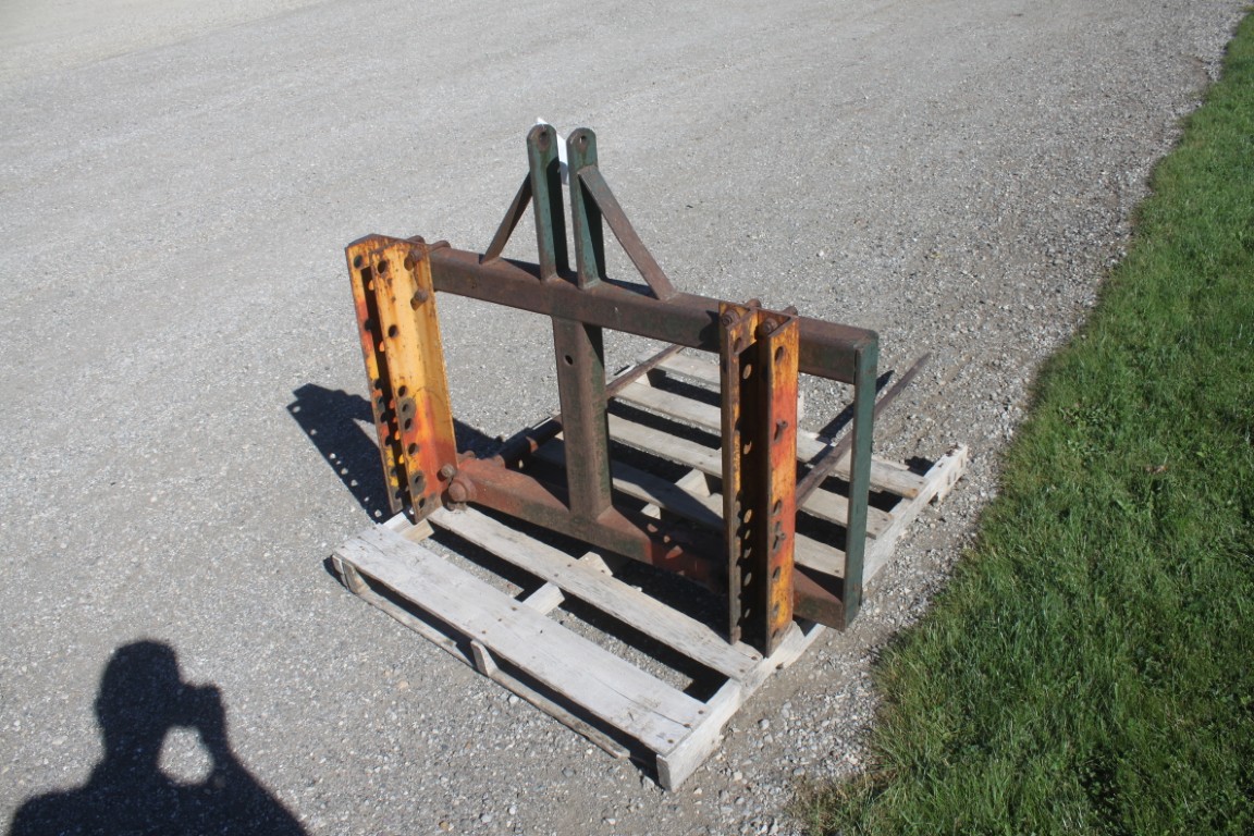 Forage King 2 prong bale spear, 3pth or loader pin-on coupler, made in Canada - Image 3