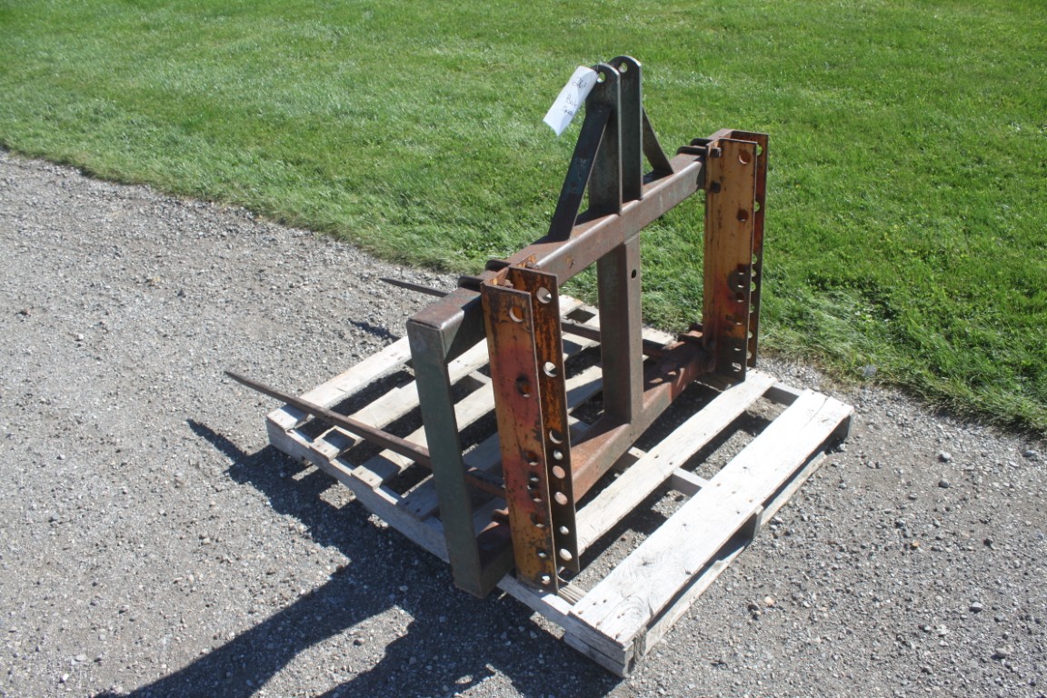 Forage King 2 prong bale spear, 3pth or loader pin-on coupler, made in Canada - Image 4