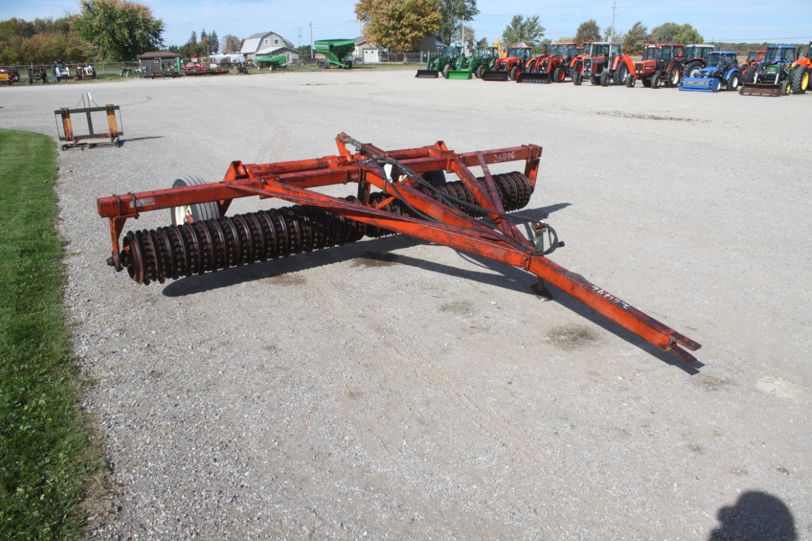 R J 12' transport sprocket packer, hydraulic lift, made in Canada - Image 3