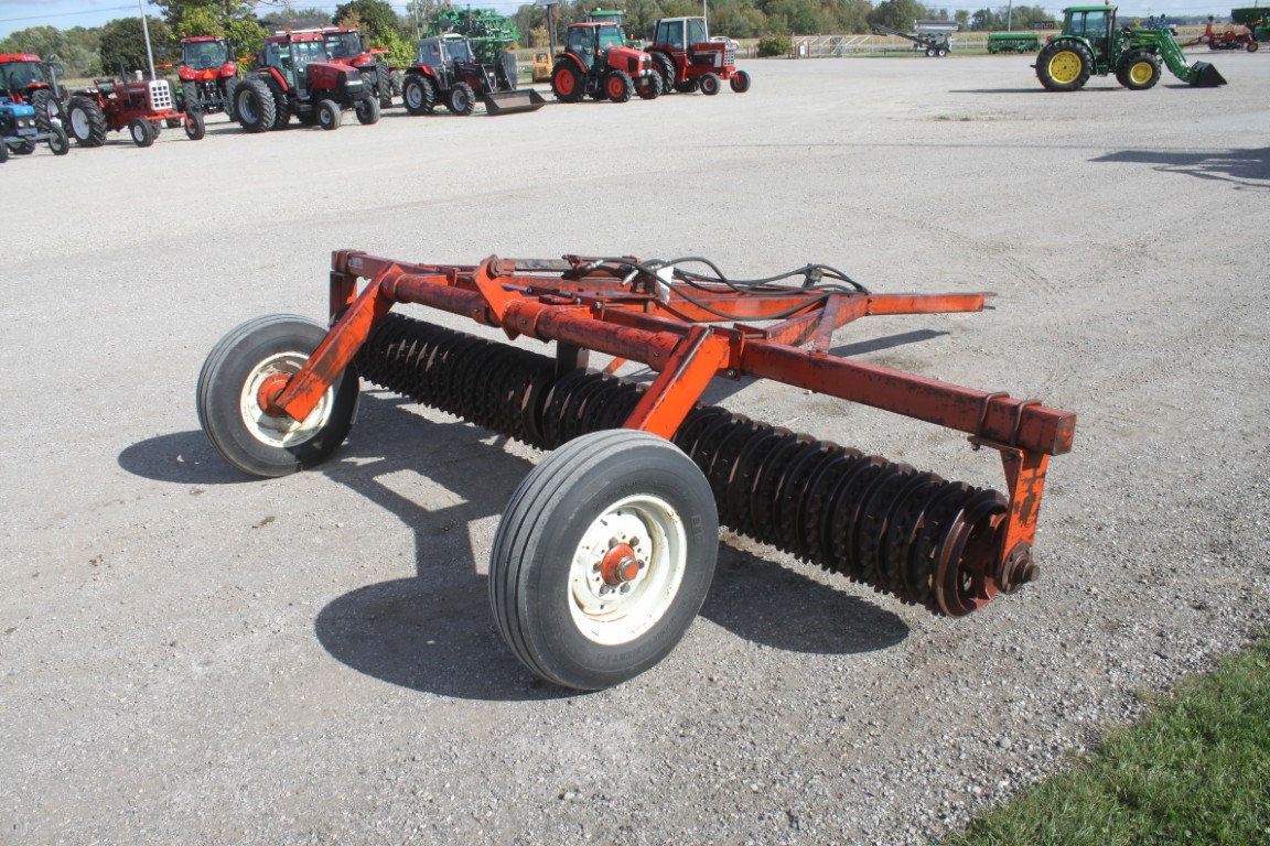 R J 12' transport sprocket packer, hydraulic lift, made in Canada - Image 4