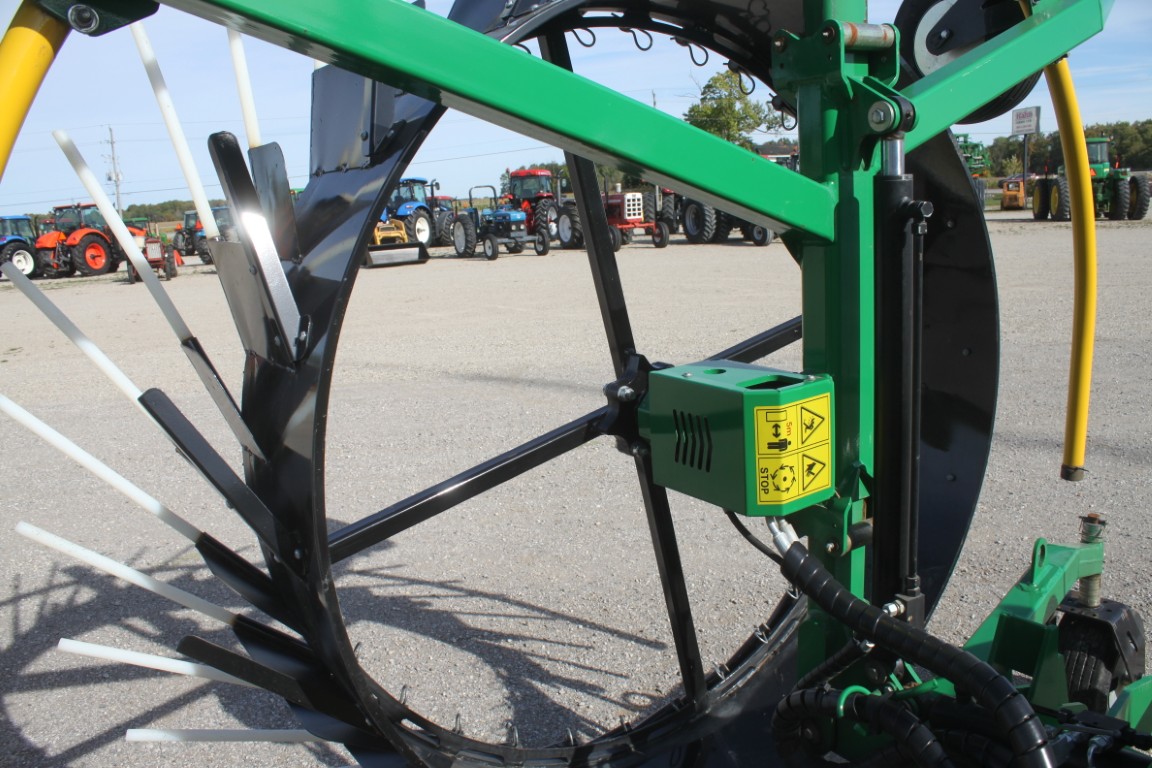 Agronic WR600 hay rake 19.5 ' wide....new - Image 7